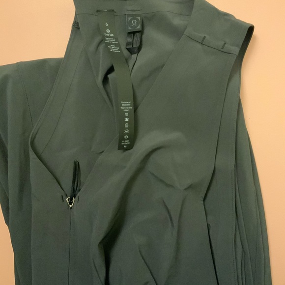 Lululemon Vindur Onesie NWT SZ 6 - Picture 2 of 5